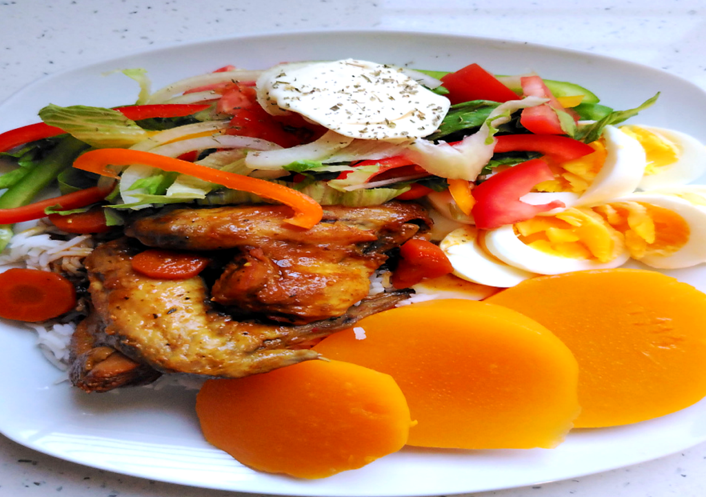 healthy dinner for weight loss after 40 with chicken salad eggs peppers and vegetables